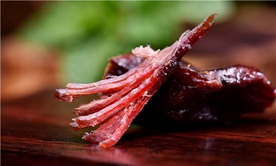 2024年中國(guó)牛肉干市場(chǎng)驅(qū)動(dòng)因素、牛肉干主要細(xì)分市場(chǎng)及行業(yè)未來發(fā)展投資前景趨勢(shì)